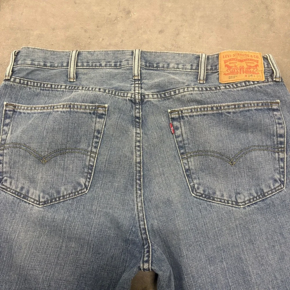 Levi's 559 Relaxed Straight Jeans Mens 38x30 Medium Wash Blue Denim 00559-0179